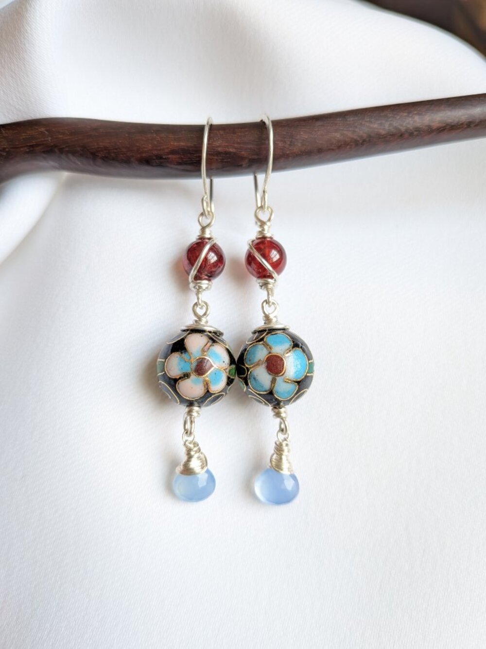 Vintage Cloisonne Earrings with Garnet and Chalcedony in Sterling Silver - Picture 3 of 14